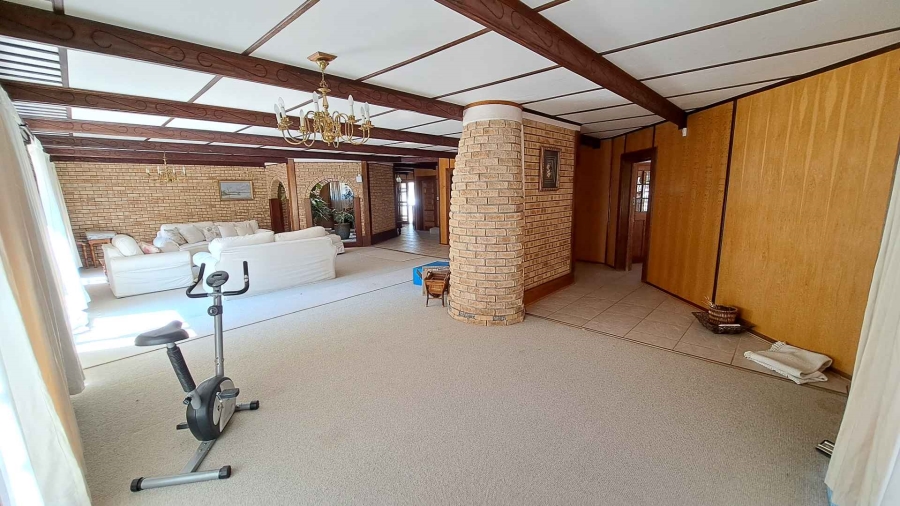 8 Bedroom Property for Sale in Clarens Free State